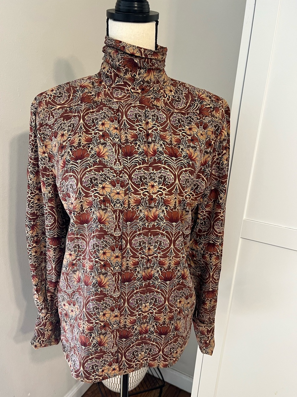 Vintage Aura Floral Print Mock Neck Long Sleeve Top in Brown and Cream
